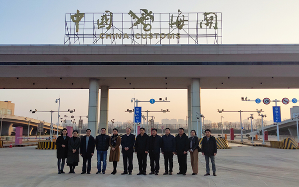 集团党委副书记、总经理钟海飚一行调研株洲铜塘湾保税物流中心